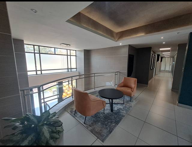 423M² OFFICE TO LET IN HYDE PARK